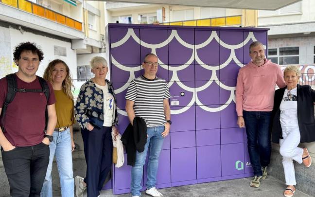 Presentación de las taquillas inteligentes, instaladas en el mercado de abastos, el pasado junio.
