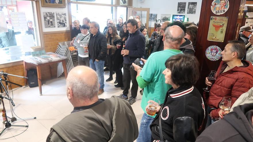 Los clientes del Galilea, durante el concierto del viernes.