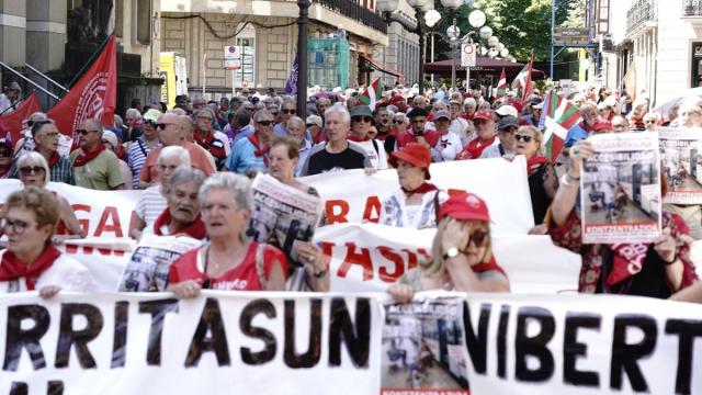 Cientos de personas han participado en la manifestación