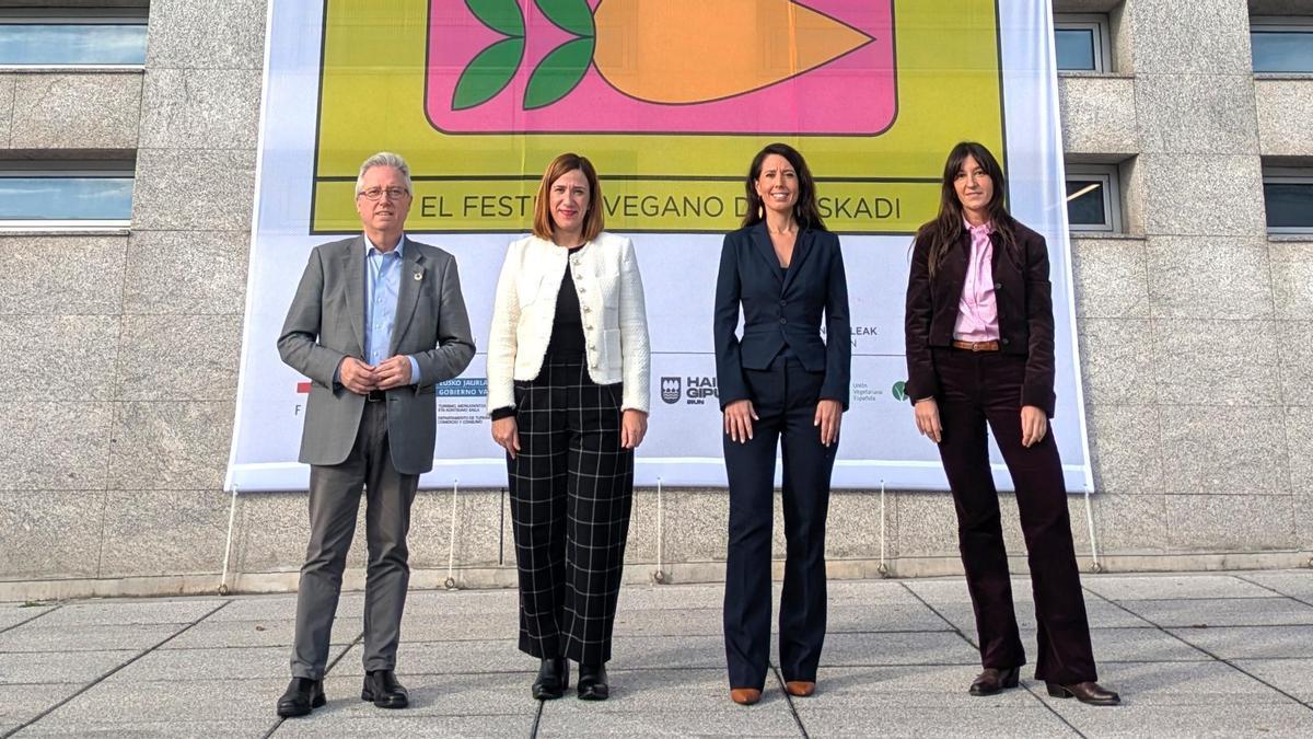 José Ignacio Asensio, Cristina Laborda, Azahara Domínguez y Maialen Gaztañaga, en la presentación de Be Veggie.