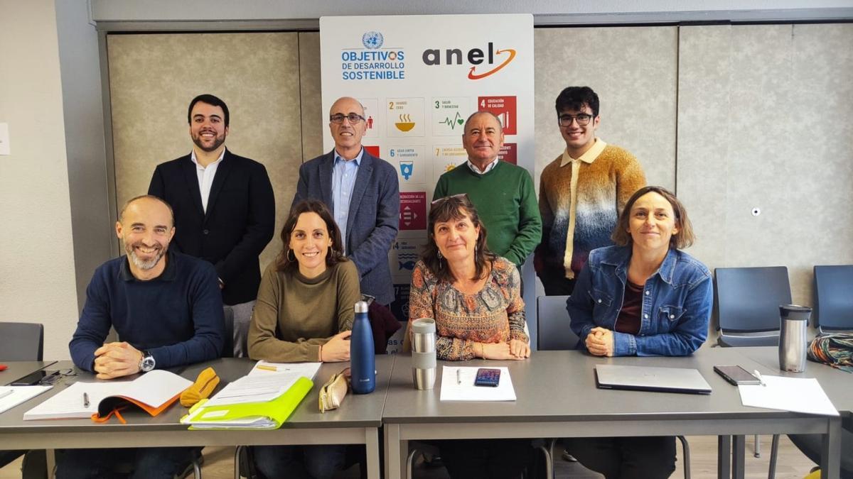 Lanzamiento de Jeuness.