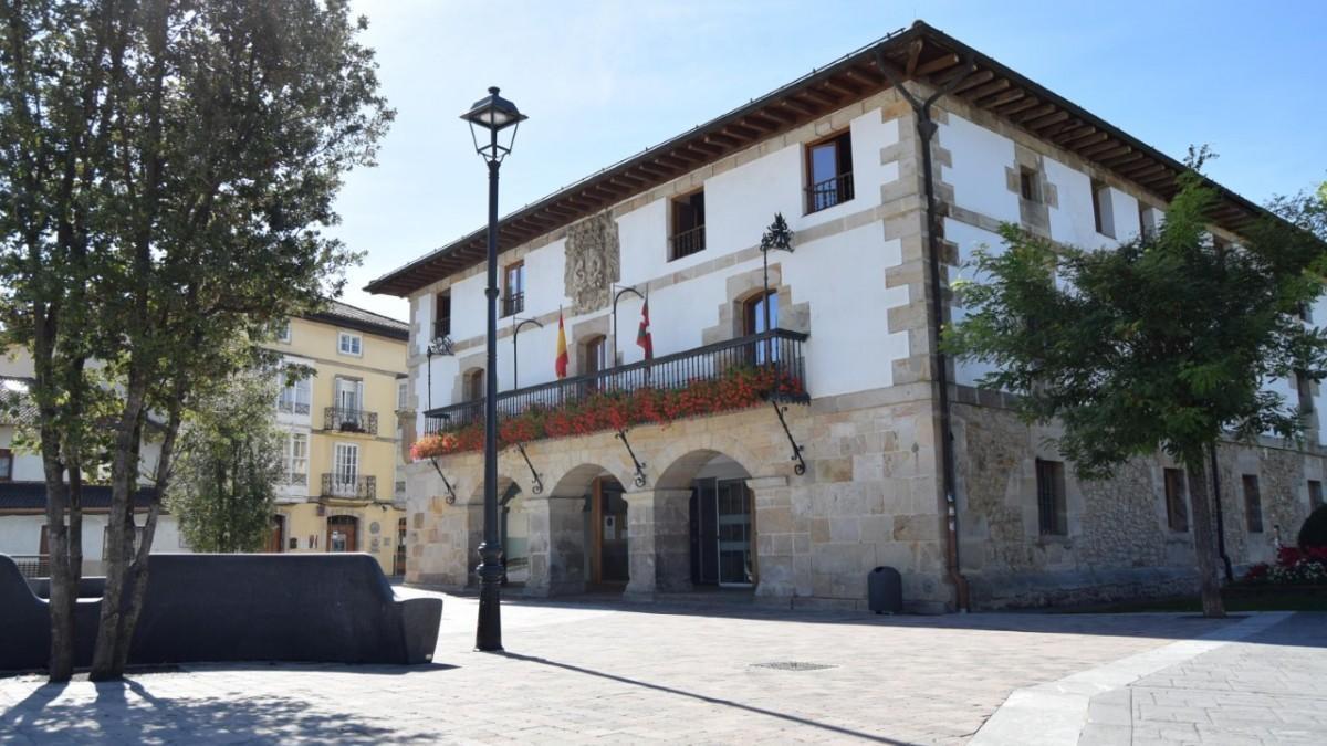 La sede de la Cuadrilla de Gorbeialdea comparte edificio con el Ayuntamiento de Zuia en Murgia