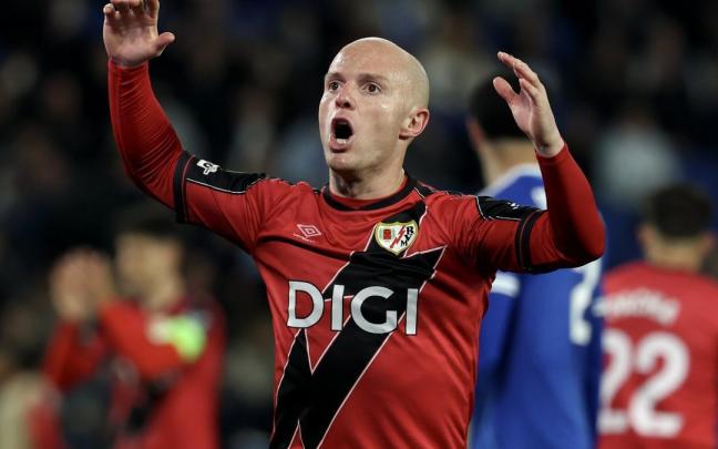 El jugador del Rayo Vallecano Isi Palazón, durante las semifinales de Conference League frente al Estrasburgo.