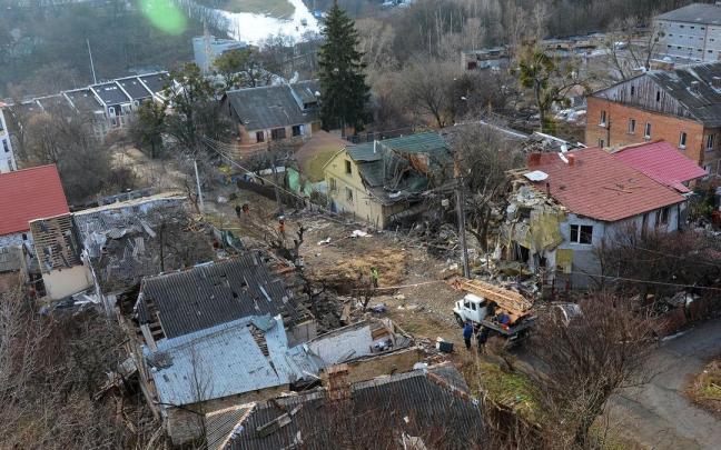 Edificios destruidos por un misil ruso cerca de Kiev. Edificios destruidos por un misil ruso cerca de Kiev.