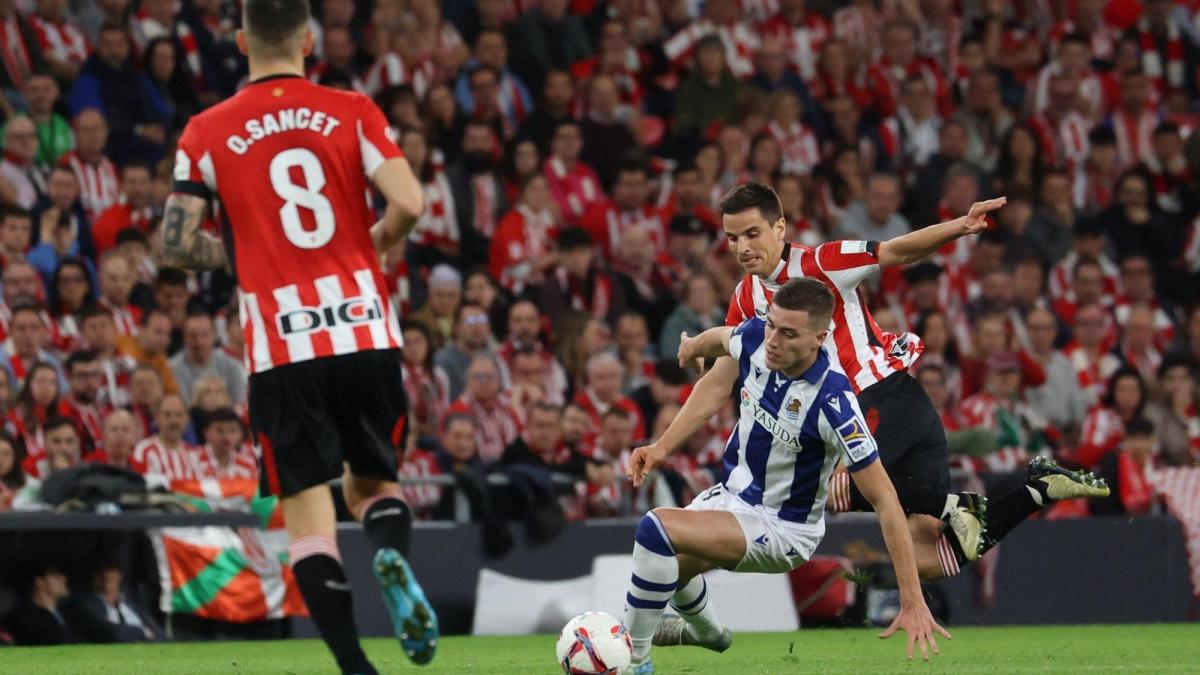 Jugada correspondiente al último Athletic-Real (1-0), jugado en San Mamés, sede de la final de esta UEFA Europa League. / PANKRA NIETO