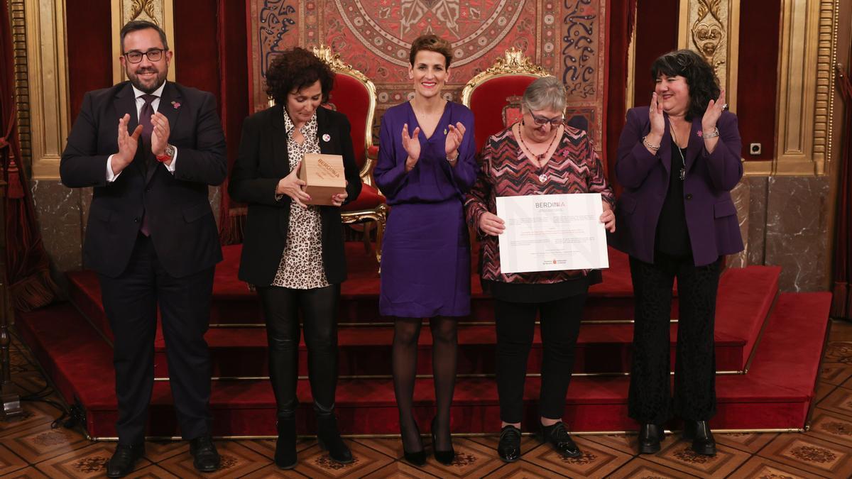 Entrega del Premio Berdinna a la COMFIN “por llevar la lucha por la igualdad a todos los rincones de Navarra”