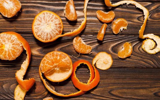 Las pieles de naranjas y mandarinas pueden rallarse para aromatizar bizcochos.