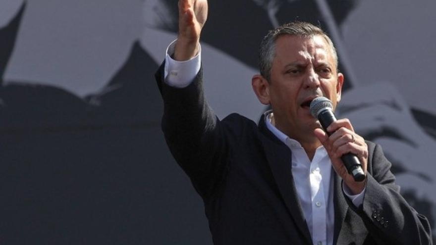 El presidente del principal partido opositor turco, el Partido Republicano del Pueblo (CHP), Özgür Özel.