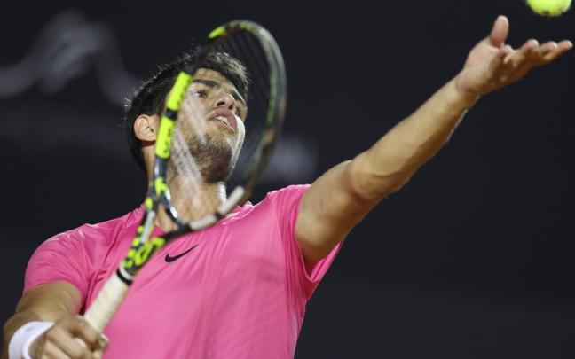 Alcaraz durante el partido contra el tenista serbio Lajovic. Alcaraz durante el partido contra el tenista serbio Lajovic.