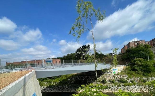 La coincidencia en las obras del puente Zuhatzu y la calle Txomin Egileor está generando problemas