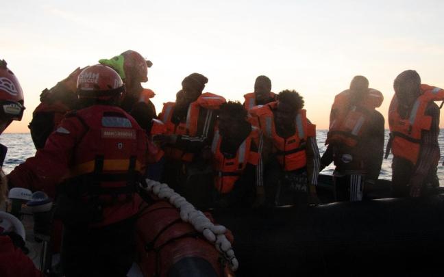 Desembarcan en Italia las 26 personas rescatadas por el Aita Mari en el Mediterráneo