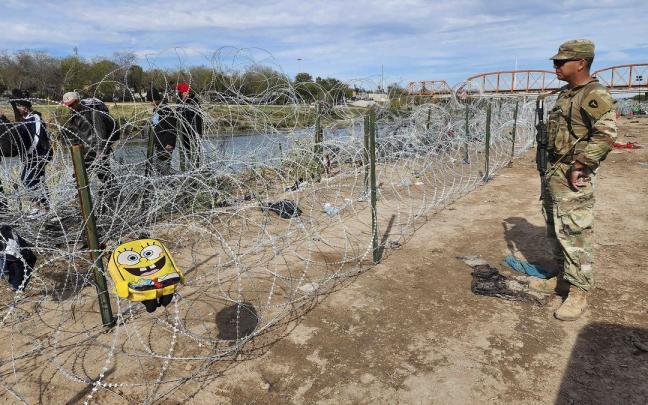 La alambrada ubicada en la frontera entre Texas y México. / EP La alambrada ubicada en la frontera entre Texas y México.