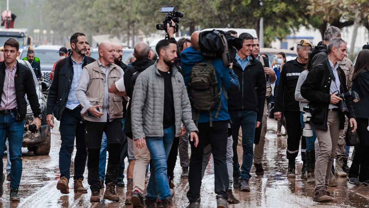 El presidente del Gobierno español, Pedro Sánchez, durante su visita a Paiporta.