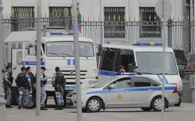 Agentes de la policía rusa en las calles de Moscú por la aplicación del régimen de operación antiterrorista.