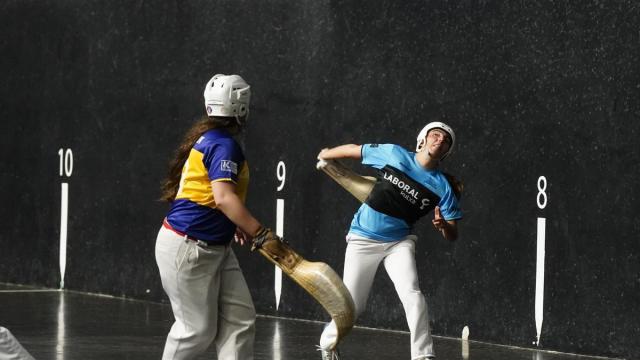 En imágenes: Helena Barrenetxea y Arai Lejardi, finalistas del Euskotren Women Winter Series de Durango al derrotar a Ihart-Maia