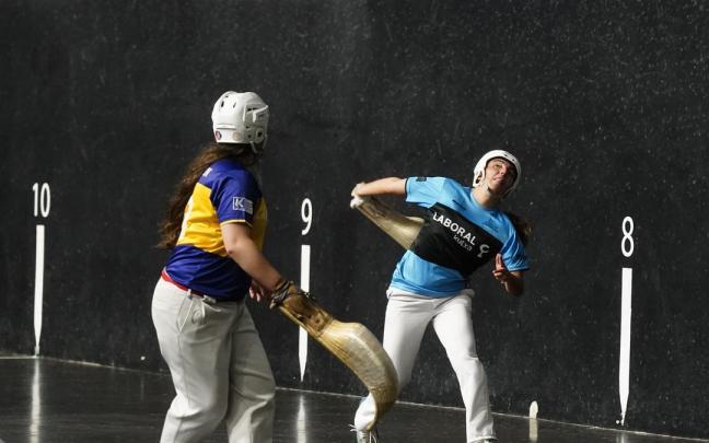 En imágenes: Helena Barrenetxea y Arai Lejardi, finalistas del Euskotren Women Winter Series de Durango al derrotar a Ihart-Maia