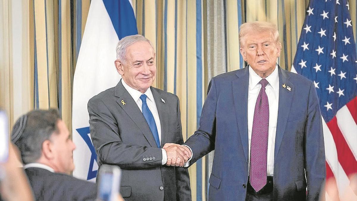 Netanyahu y Trump, se felicitan tras presentar el plan de paz para Gaza.