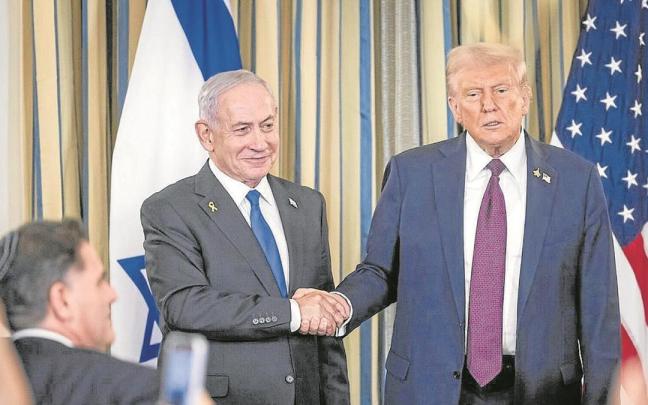 Netanyahu y Trump, se felicitan tras presentar el plan de paz para Gaza.