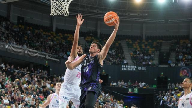 Como ante el Gran Canaria, Krampelj y sus compañeros quieren emplearse a fondo frente al Sporting para sumar un nuevo triunfo en Europa. / JOSÉ MARI MARTÍNEZ