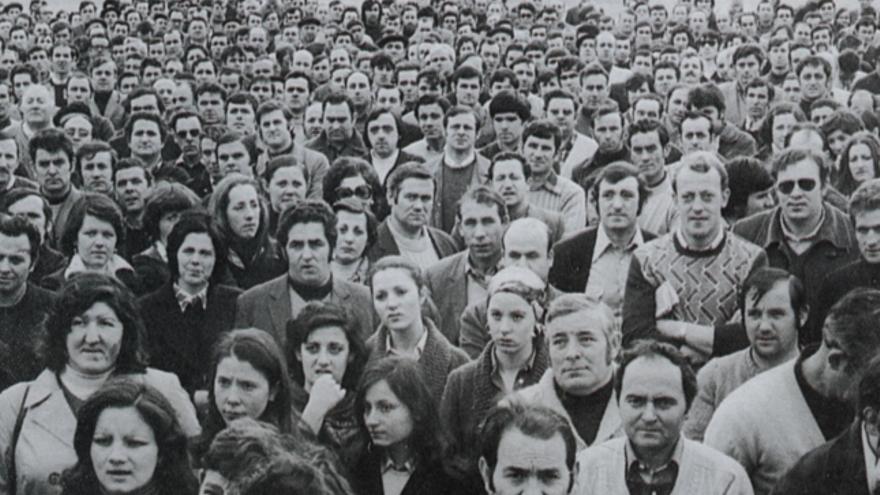 Asamblea de trabajadores durante la huelga.