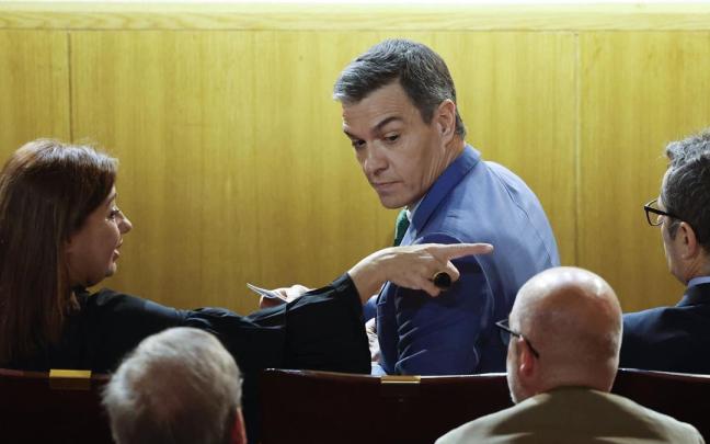 Pedro Sánchez junto al secretario general de CCOO, Unai Sordo; Francina Armengol (i) y el ministro de Presidencia en funciones, Félix Bolaños (d).