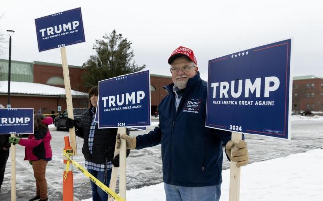 Seguidores de Trump durante las primarias republicanas en Nuevo Hampshire. / EFE Seguidores de Trump durante las primarias republicanas en Nuevo Hampshire.