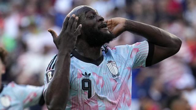 Lukaku celebra uno de los goles imitando una llamando de teléfono.
