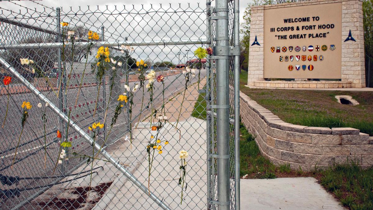 Homenaje a los fallecidos en Fort Hood.