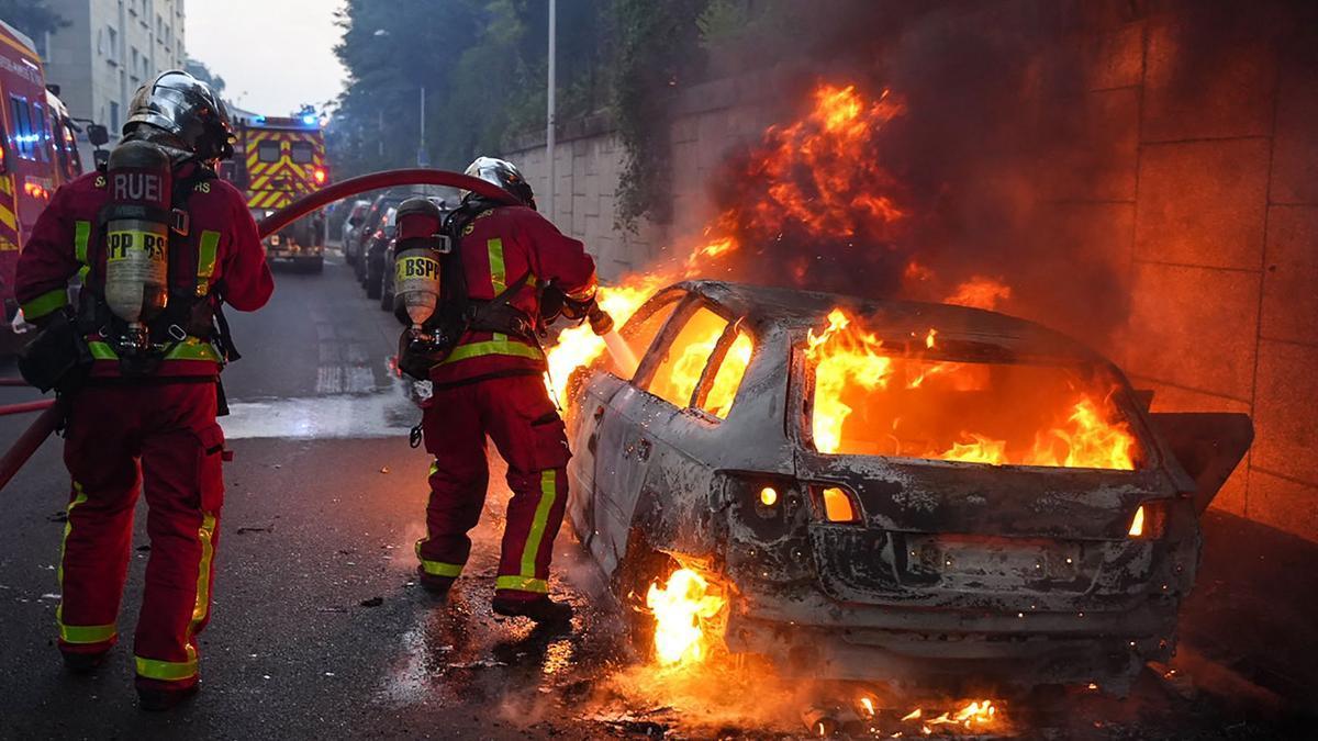 Disturbios en Nanterre, a las afueras de París, tras la muerte de un joven de 17 años a manos de la policía.