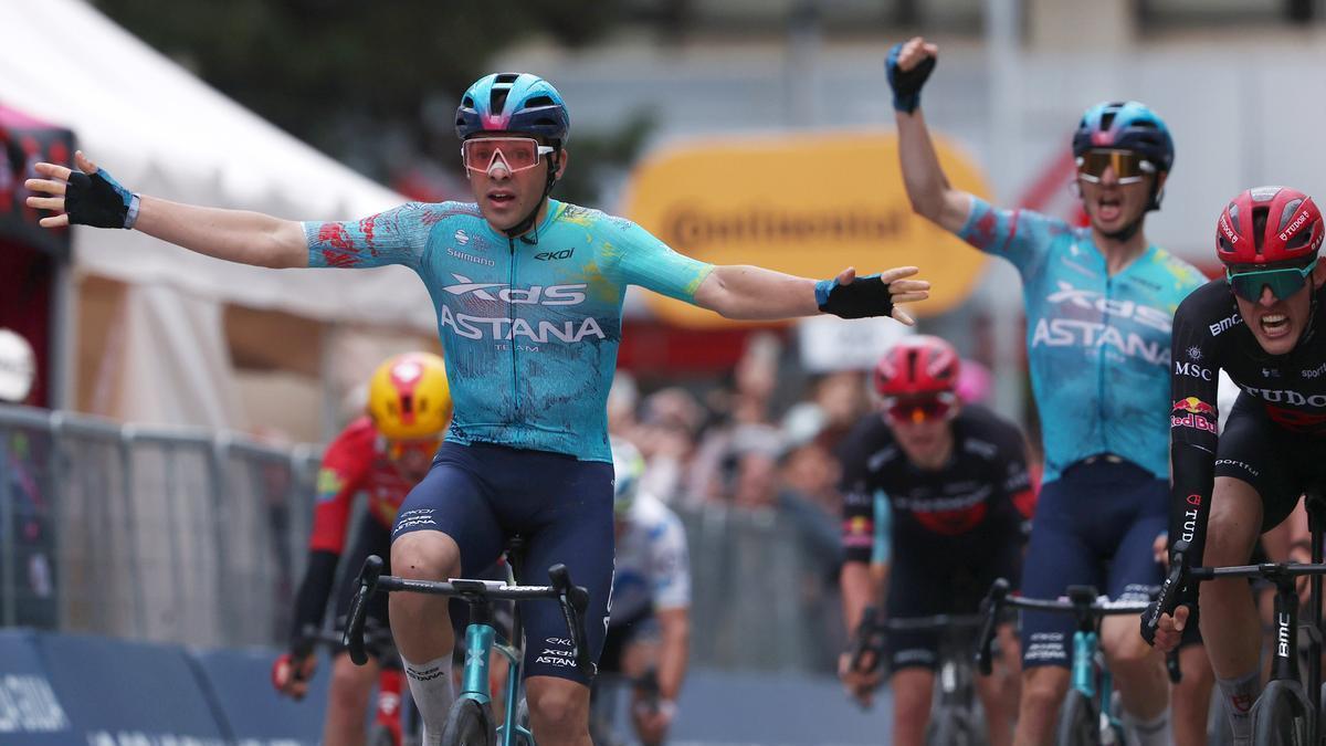 Thomas Silva festeja la victoria tras un día de supervivencia.