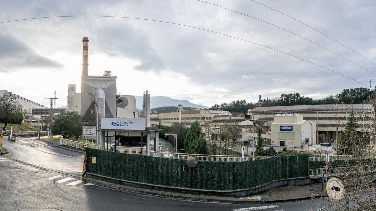 Entrada de la fábrica de la multinacional Guardian, a 21 de enero de 2025, en Llodio