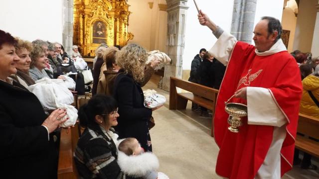 La bendición de las tortas y los alimentos acostumbran a ser multitudinarias en Soraluze.