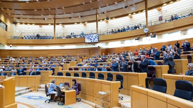 Aplausos durante una sesión plenaria en el Senado