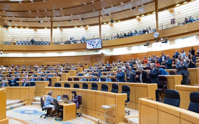 Aplausos durante una sesión plenaria en el Senado