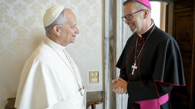 En imágenes: El Papa León XIV elige sus cuatro películas favoritas en un encuentro con personalidades del cine