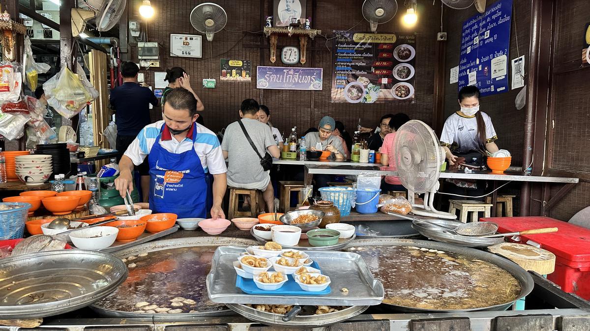 'Street food' en el mercado Chatuchak de Bangkok, el más grande del mundo.
