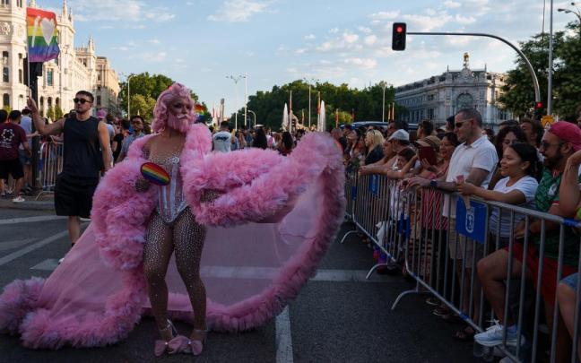 Ambiente en las calles de Madrid, durante la manifestación estatal del Orgullo LGTBI+.