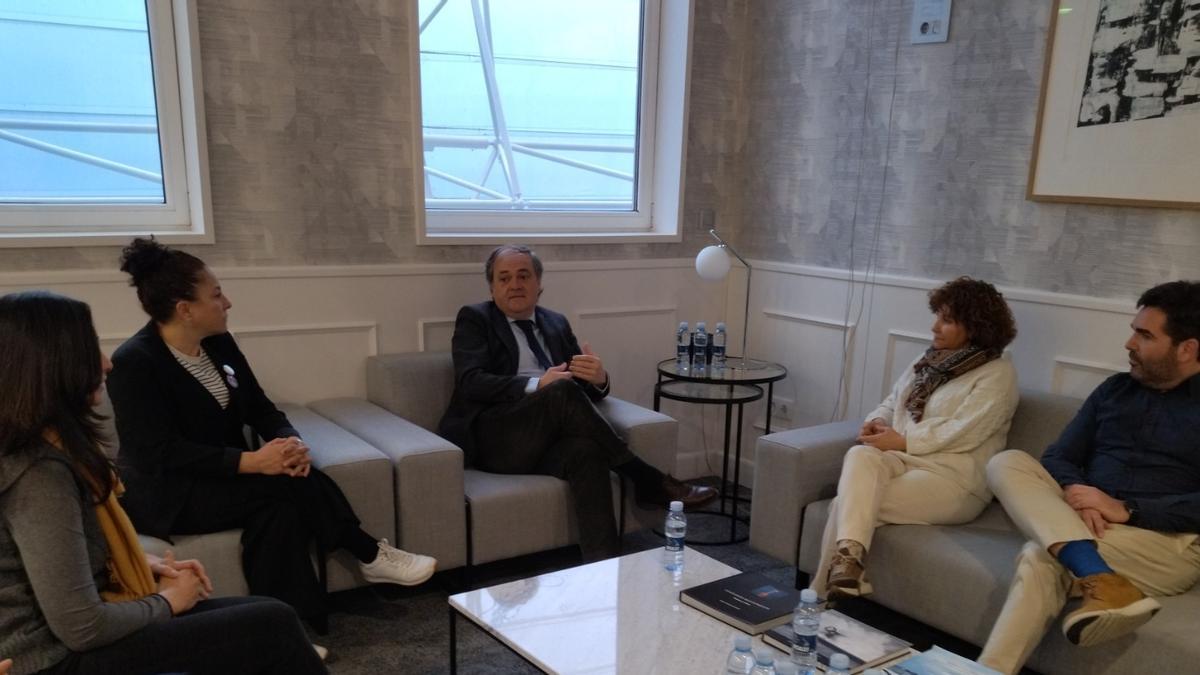 Podemos Euskadi se reúne con Aperribay para conocer el trabajo de la Real.