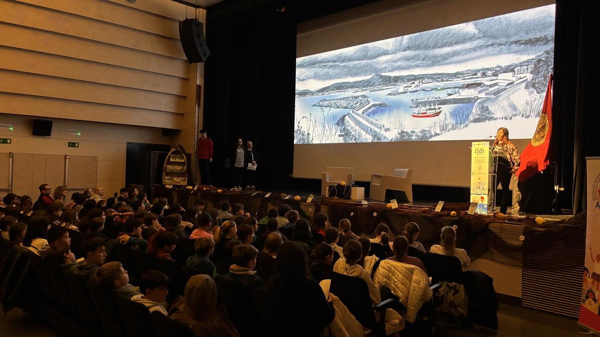 Gaur goizean Itsas Etxea Auditoriumean egin den ekitaldiaren argazki bat.
