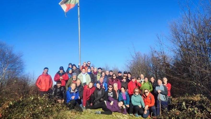 El club iurretarra fomenta el montañismo