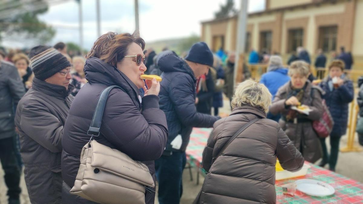 Ayer se cumplió en Arróniz la vieja tradición de probar las tostadas al final del invierno. Haz clic para ver más fotos.