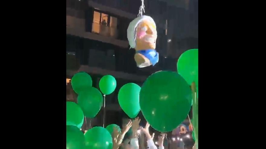 Así despidió Basauri en 2024 a su Eskarabillera, que voló hasta Zestoa