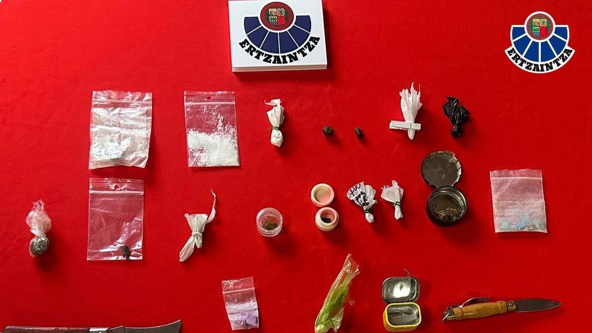 Espedienteak ireki dizkiete 17 laguni eta beste bat ikertzen ari dira Gasteizko diskoteka batean egindako operatiboan.