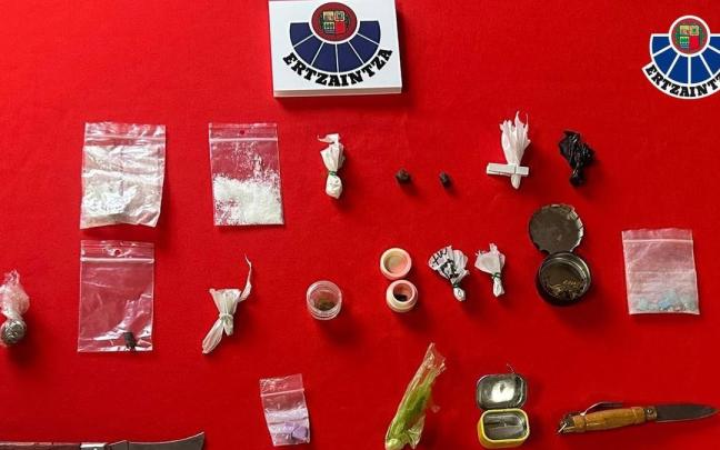 Espedienteak ireki dizkiete 17 laguni eta beste bat ikertzen ari dira Gasteizko diskoteka batean egindako operatiboan.