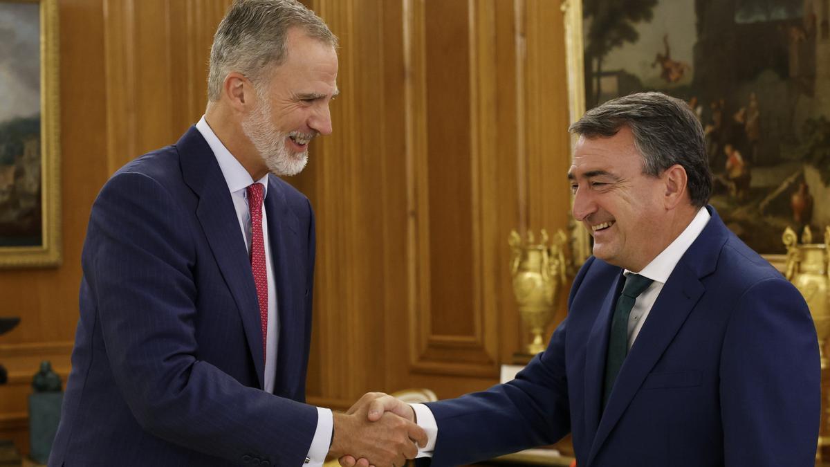 Aitor Esteban, durante el encuentro de este lunes con el rey.