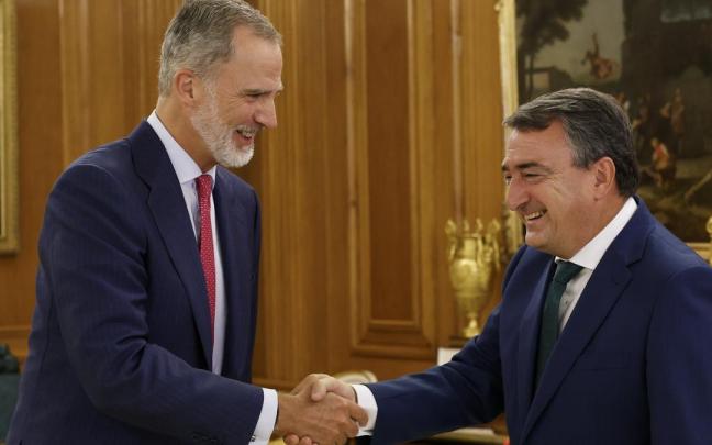 Aitor Esteban, durante el encuentro de este lunes con el rey.