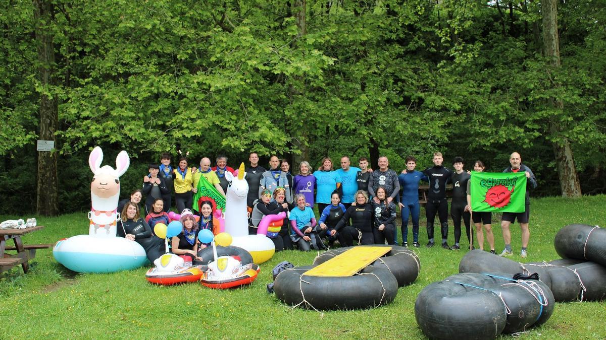 Foto de grupo de la bada del Leitzaran
