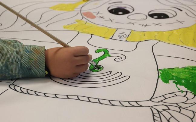 Los niños de Ikastola Uzturpe preparando la jornada de Kilometroak.