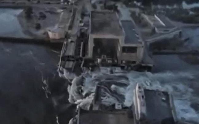 Una explosión destruye una presa a 60 kilómetros de Jerson.