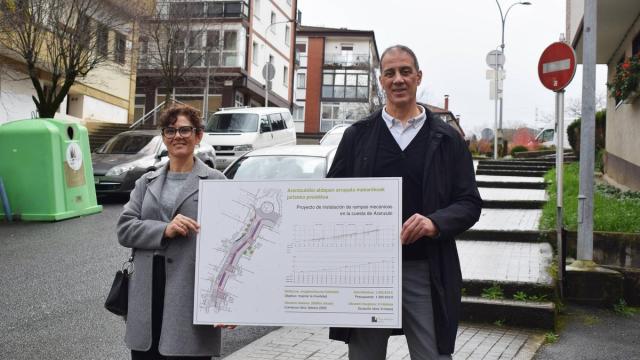 La edil Ana Pozas y el alcalde, Jorge Segurado.